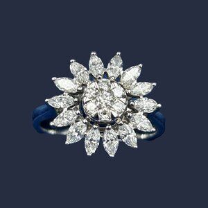 18K White Gold Round Marquise Diamond Flower Ring 1.0 CTW